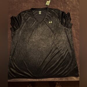 Under Armour Women  Black V-Neck Tee